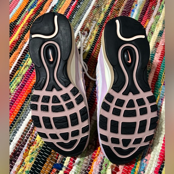 Nike Air Max - Picture 2 of 3